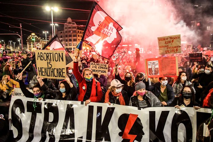 Betoging van vrouwen in Polen omdat de abortuswet strenger werd in 2021, wet die intussen teruggedraaid is